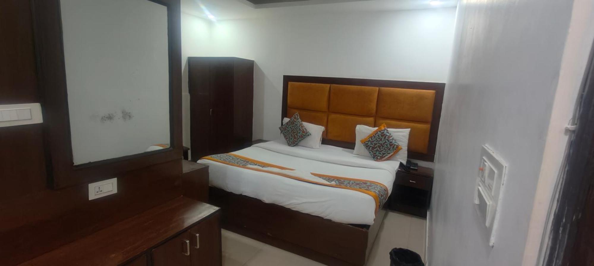 Hotel The Tark Delhi 4*